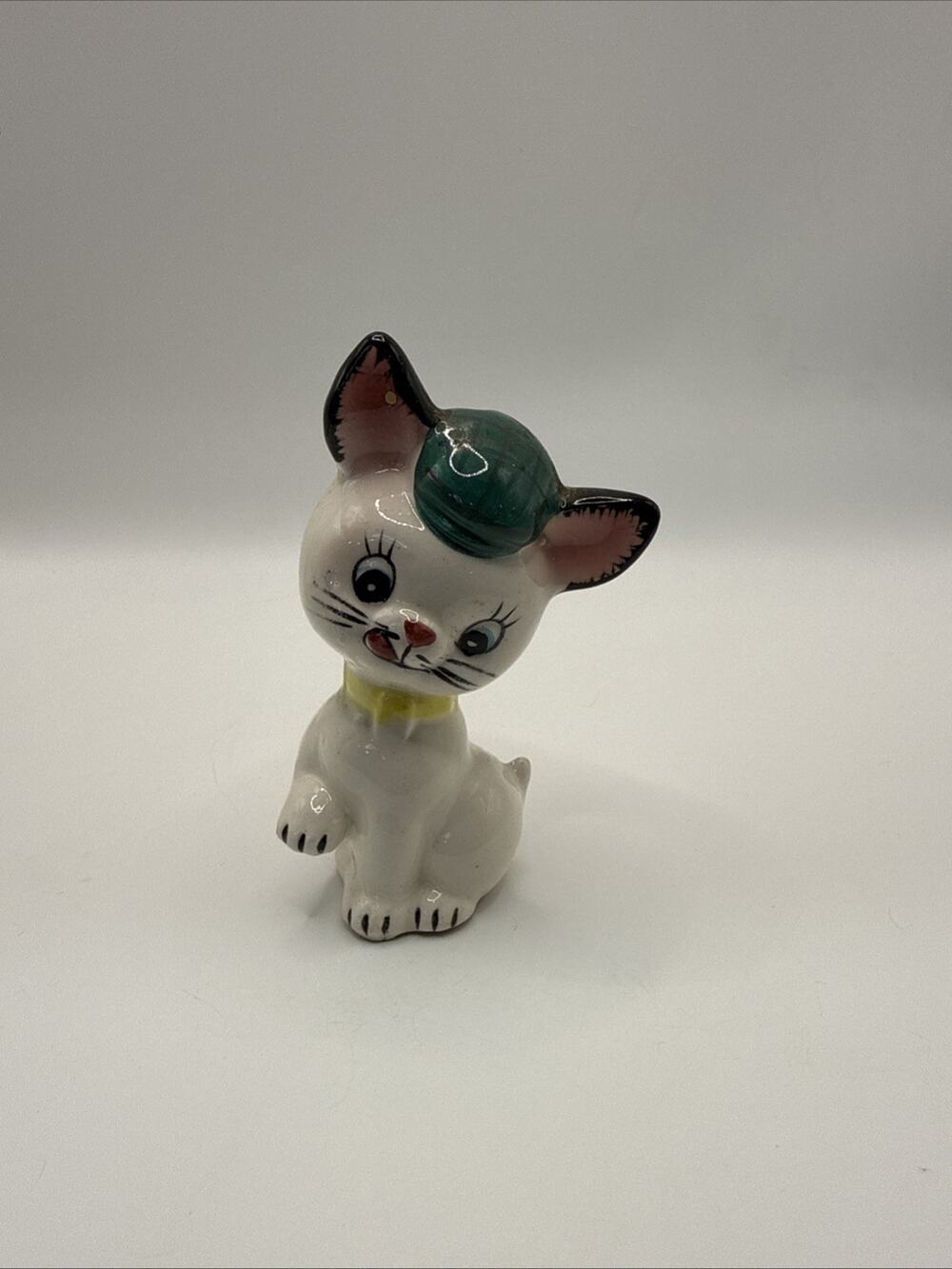 Vintage 1950's Commodore Ceramic Kitty Cat Salt Shaker Figurine Kitchy
